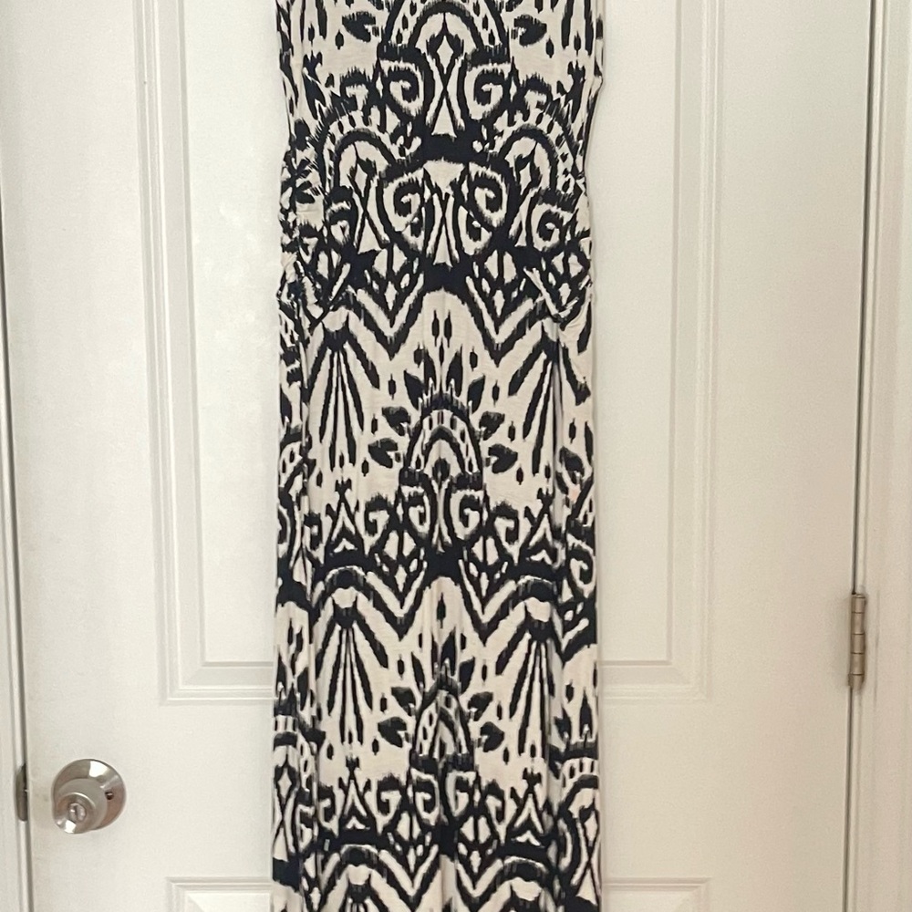 Elegant Black and White Patterned Maxi Dress